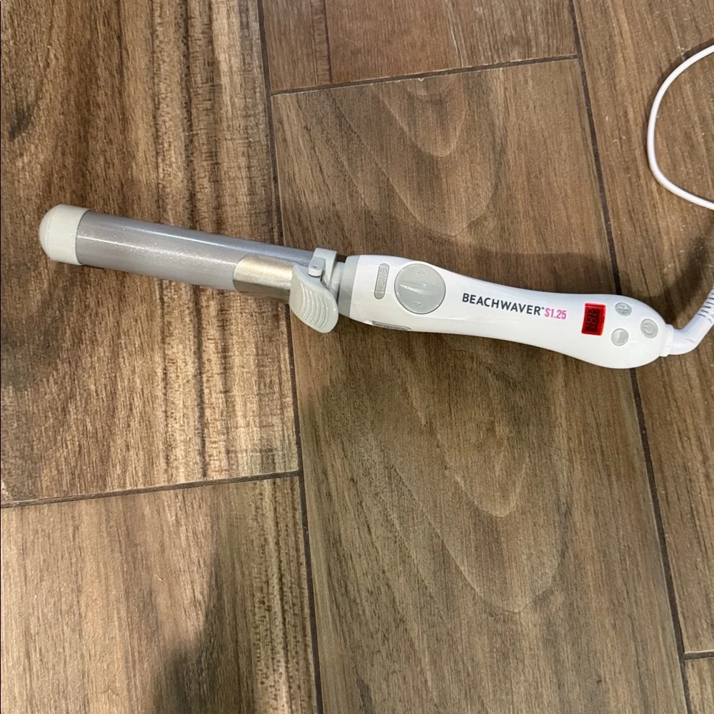 The Beachwaver Co. Hair Curler - White and Gray